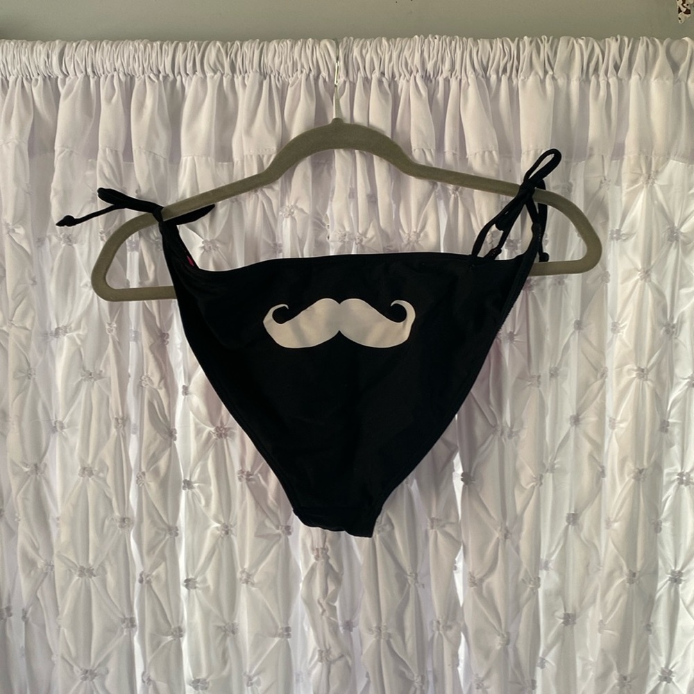 Hot topic moustache print side tie bikini bottoms hot pink lined NWT